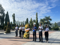Dâng hương, dâng hoa tưởng niệm nhân kỷ niệm 76 năm Ngày Thương binh- Liệt sĩ