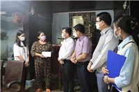 Trường ĐH Nha Trang: Thăm và tặng quà các gia đình sinh viên khó khăn do ảnh hưởng của dịch Covid -19