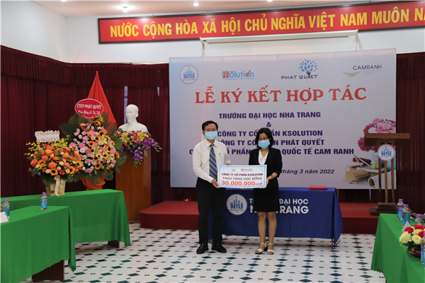 Trường ĐH Nha Trang: Ký kết thỏa thuận hợp tác toàn diện với 03 doanh nghiệp 