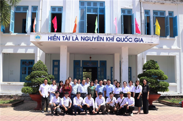 Làm việc với đoàn công tác Trường ĐH Nguyễn Tất Thành