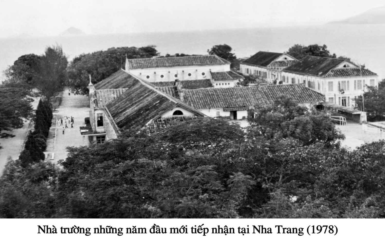 Xây dựng Nhà trường vững mạnh, toàn diện, đáp ứng yêu cầu phát triển kinh tế - xã hội trong thời kỳ mới (1976 – 1986)  