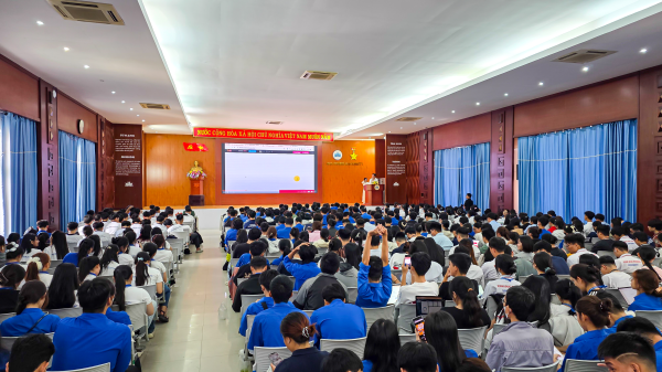 Hội thảo “Khởi tạo Portfolio số – Vũ khí cạnh tranh của sinh viên thời AI” tại Trường Đại học Nha Trang