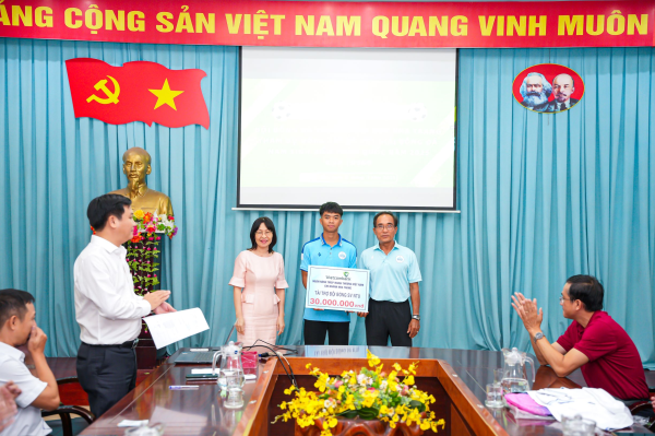 Đội bóng sinh viên Trường Đại học Nha Trang xuất quân chinh phục Vòng chung kết toàn quốc