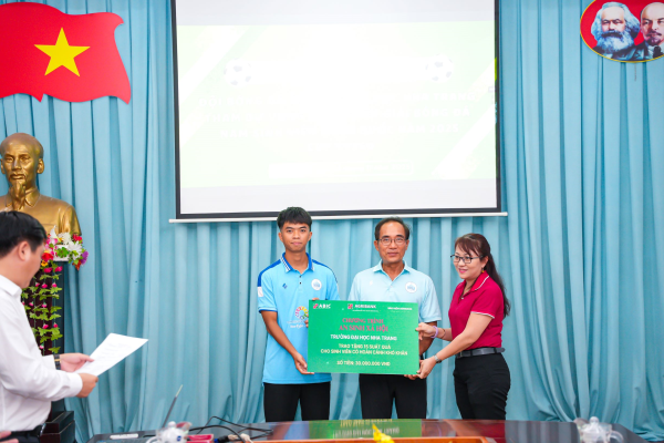 Đội bóng sinh viên Trường Đại học Nha Trang xuất quân chinh phục Vòng chung kết toàn quốc