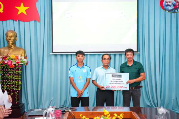 Đội bóng sinh viên Trường Đại học Nha Trang xuất quân chinh phục Vòng chung kết toàn quốc