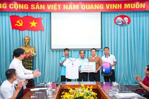 Đội bóng sinh viên Trường Đại học Nha Trang xuất quân chinh phục Vòng chung kết toàn quốc