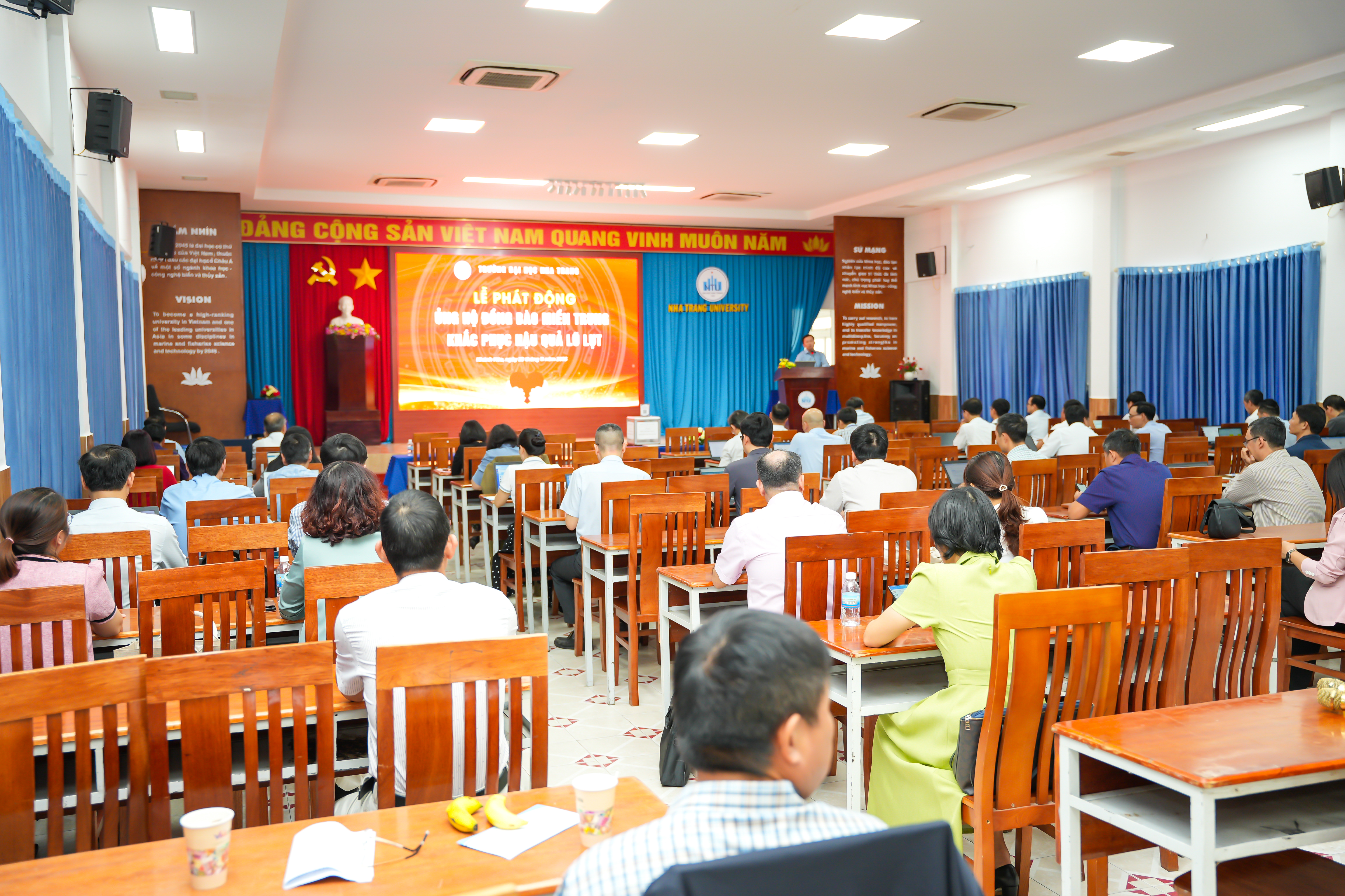 Trường Đại học Nha Trang tổ chức lễ phát động ủng hộ đồng bào miền Trung khắc phục lũ lụt, Hội nghị giao ban tháng 11/2025 và thảo luận phương án sắp xếp tổ chức bộ máy