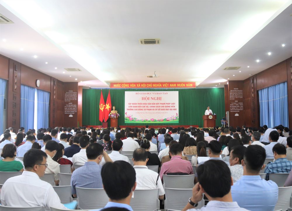 Hội nghị tập huấn triển khai văn bản quy phạm pháp luật cho giảng viên đại học, cao đẳng sư phạm diễn ra tại Trường ĐH Nha Trang