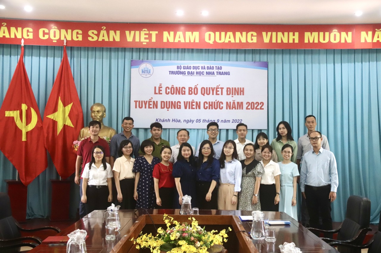 Tổ chức lễ công bố quyết định tuyển dụng viên chức năm 2022