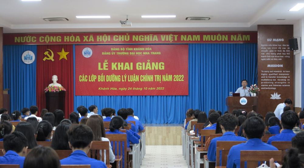 262 học viên tham gia các lớp bồi dưỡng lý luận chính trị dành cho đảng viên mời và bồi dưỡng nhận thức về Đảng năm 2022