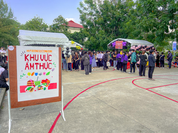 Gần 2000 học sinh tham gia Ngày hội tư vấn tuyển sinh tại Trường ĐH Nha Trang
