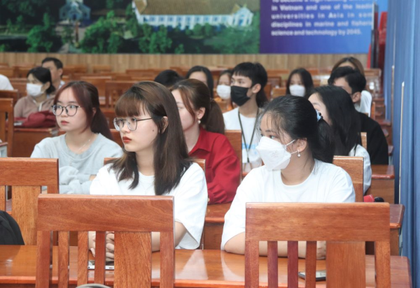 Lãnh đạo Nhà trường gặp gỡ và đối thoại với sinh viên chương trình đào tạo Minh Phú – NTU