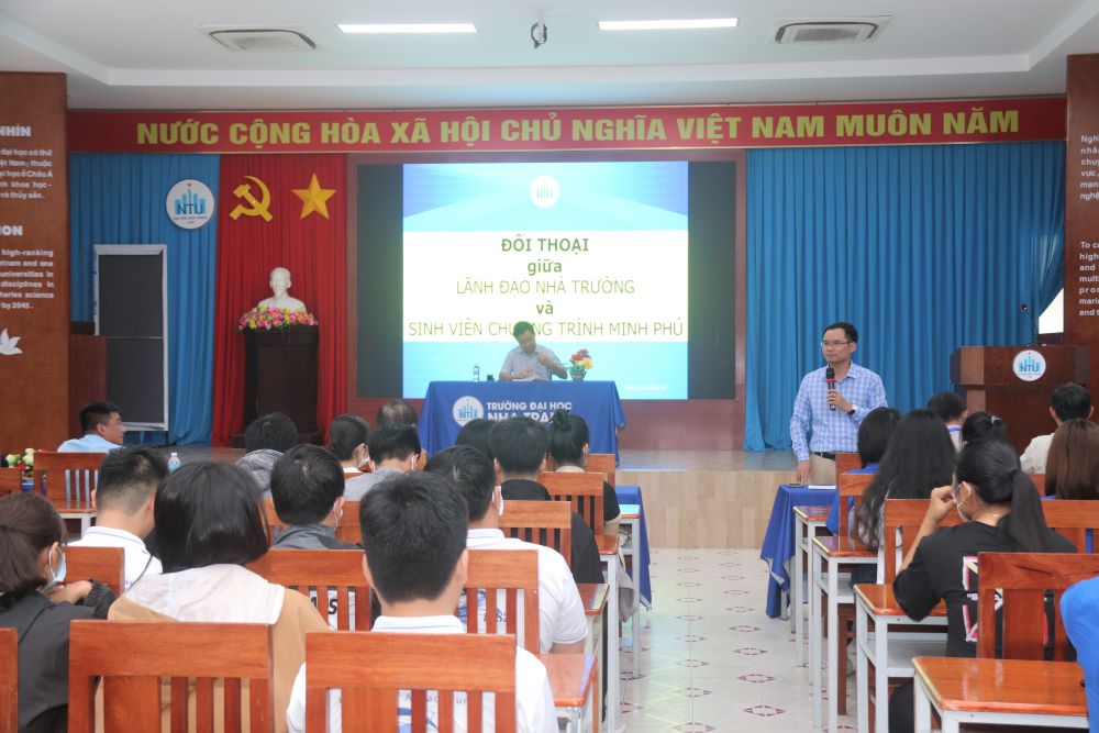 Lãnh đạo Nhà trường gặp gỡ và đối thoại với sinh viên chương trình đào tạo Minh Phú – NTU