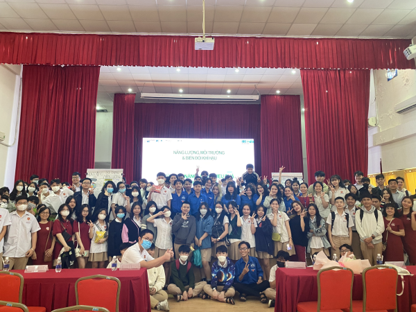 Sinh viên Trường ĐH Nha Trang thực hiện chuỗi hoạt động tuyên truyền về sử dụng năng lượng hiệu quả tại trường học