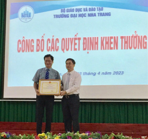 Trường ĐH Nha Trang công bố các quyết định nhân sự và khen thưởng 