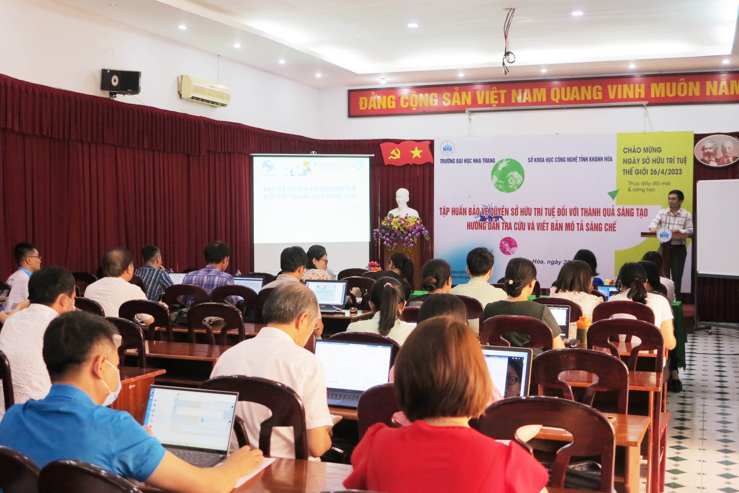 Bảo vệ quyền sở hữu trí tuệ: Quyền sở hữu trí tuệ là quan trọng để bảo vệ tài sản của các doanh nghiệp và cá nhân. Việt Nam đã có nhiều đóng góp lớn để nâng cao nhận thức về vấn đề này và đang đẩy mạnh các biện pháp bảo vệ quyền sở hữu trí tuệ nhằm bảo vệ thành quả sáng tạo của người dân.