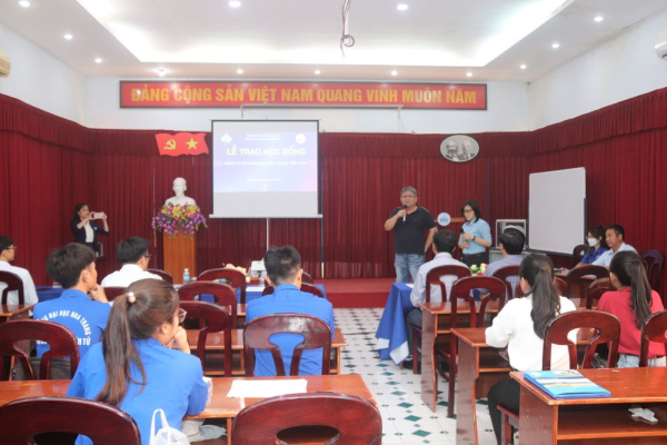 06 sinh viên Trường ĐH Nha Trang nhận học bổng từ Công ty CP Gallant Ocean Việt Nam