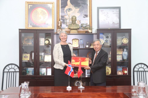 Trường ĐH Nha Trang đón tiếp và làm việc với Đại sứ Hoàng gia Na Uy