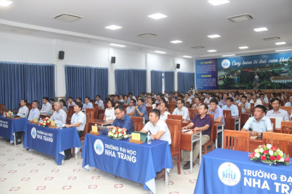 Viên chức, người lao động Trường ĐH Nha Trang tham gia buổi gặp gỡ, đối thoại trực tuyến với Bộ trưởng Bộ Giáo dục và Đào tạo