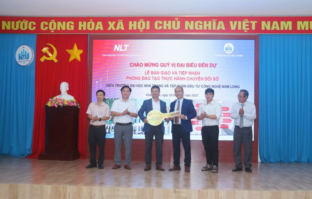 Khánh thành Phòng đào tạo và thực hành Chuyển đổi số tại Trường ĐH Nha Trang