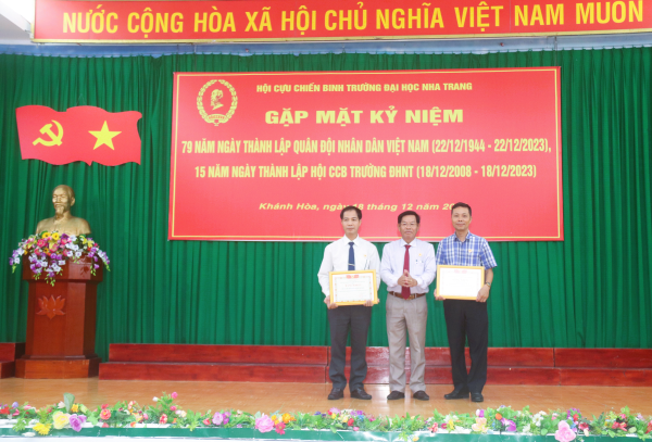 Gặp mặt kỷ niệm Ngày thành lập Quân đội Nhân dân Việt Nam và Ngày thành lập Hội Cựu chiến binh Trường ĐH Nha Trang