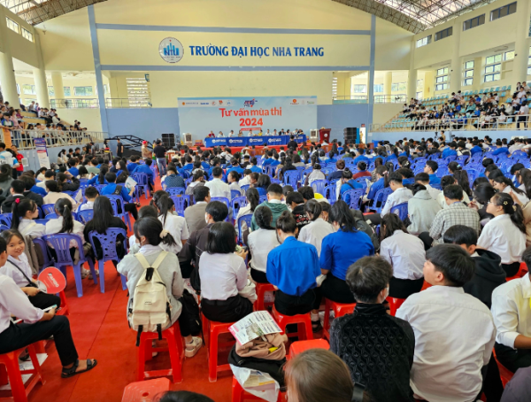Sôi nổi các hoạt động tại Ngày hội Tư vấn mùa thi diễn ra tại Trường ĐH Nha Trang