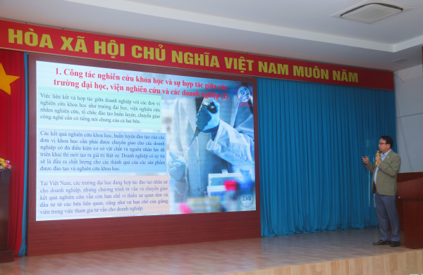 Trường ĐH Nha Trang tổ chức Tọa đàm “Mối quan hệ giữa Nhà trường và đơn vị sử dụng lao động”