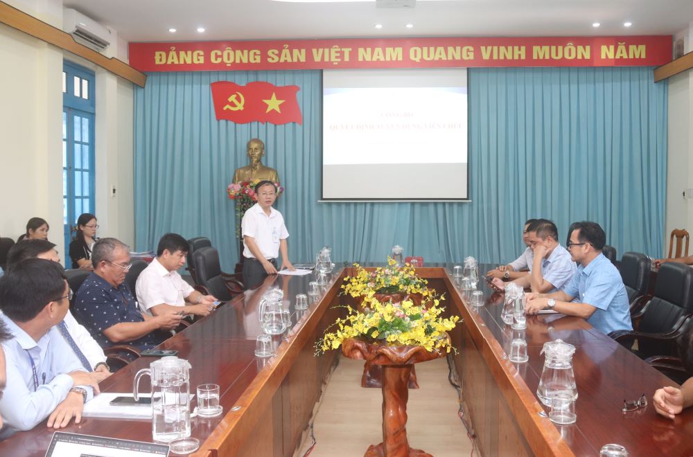 Trường ĐH Nha Trang trao quyết định tuyển dụng viên chức năm 2023 (Đợt 2)