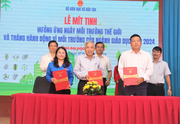 Lễ Mít tinh Hưởng ứng Ngày Môi trường Thế giới và Tháng hành động vì môi trường của ngành giáo dục năm 2024 tại Trường Đại học Nha Trang