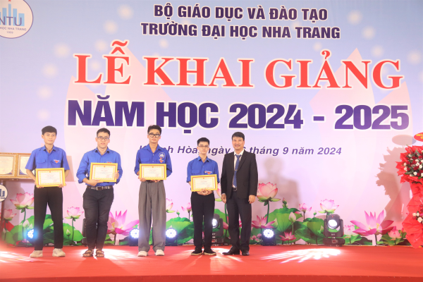 Trường Đại học Nha Trang tổ chức Lễ khai giảng năm học 2024 – 2025 và nhận giấy chứng nhận đạt chuẩn kiểm định cho 03 chương trình đào tạo