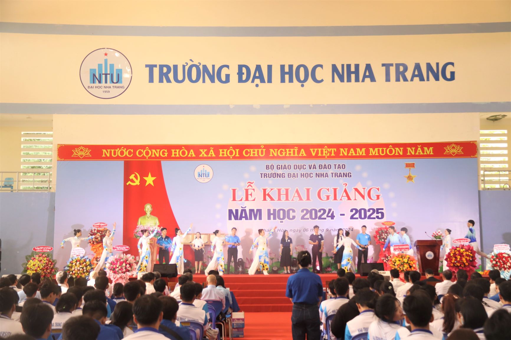 Trường Đại học Nha Trang tổ chức Lễ khai giảng năm học 2024 – 2025 và nhận giấy chứng nhận đạt chuẩn kiểm định cho 03 chương trình đào tạo