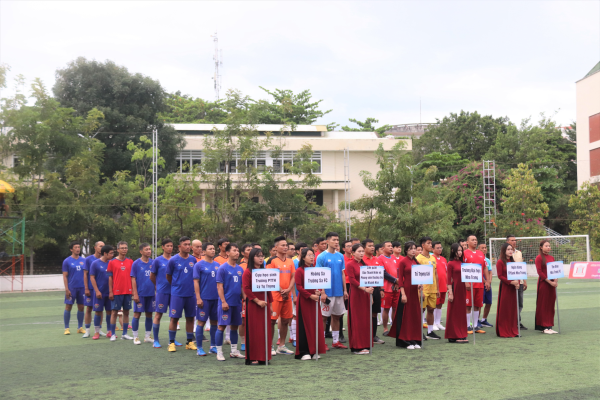 Khai mạc Giải bóng đá thiện nguyện tại Trường Đại học Nha Trang: Gây quỹ học bổng cho học sinh nghèo hiếu học