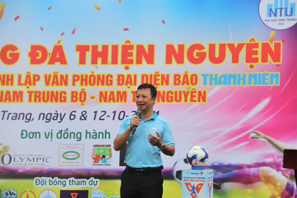 Khai mạc Giải bóng đá thiện nguyện tại Trường Đại học Nha Trang: Gây quỹ học bổng cho học sinh nghèo hiếu học