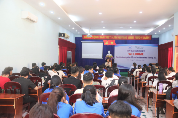 Trường Đại học Nha Trang đón tiếp đoàn sinh viên Hoa Kỳ trong chương trình  trao đổi lần thứ 3 với World Learning Vietnam