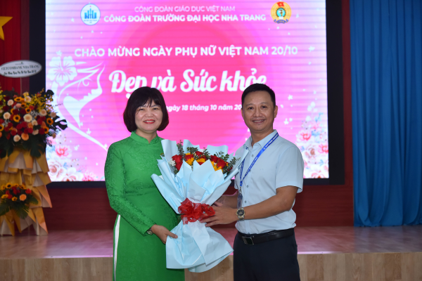 Công đoàn Trường Đại học Nha Trang tổ chức tọa đàm  chào mừng Ngày Phụ nữ Việt Nam 20/10