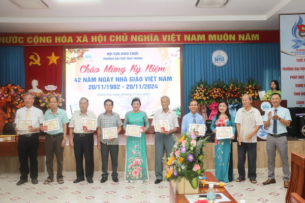 Hội Cựu giáo chức Trường Đại học Nha Trang  tổ chức họp mặt nhân Ngày Nhà giáo Việt Nam 20/11