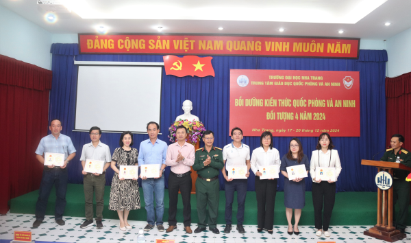 Lễ bế mạc lớp Bồi dưỡng kiến thức Quốc phòng và An ninh năm 2024