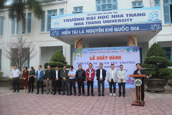 Trường Đại học Nha Trang tổ chức "Chuyến xe xuân yêu thương" đưa sinh viên về quê ăn Tết