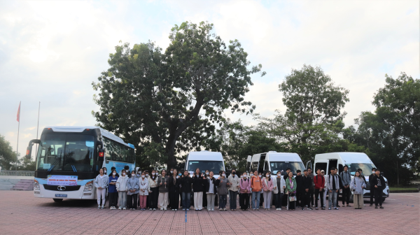 Trường Đại học Nha Trang tổ chức "Chuyến xe xuân yêu thương" đưa sinh viên về quê ăn Tết