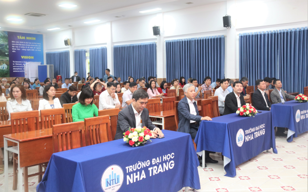 Trường Đại học Nha Trang tổ chức gặp mặt đầu năm  và phát động "Tết trồng cây"