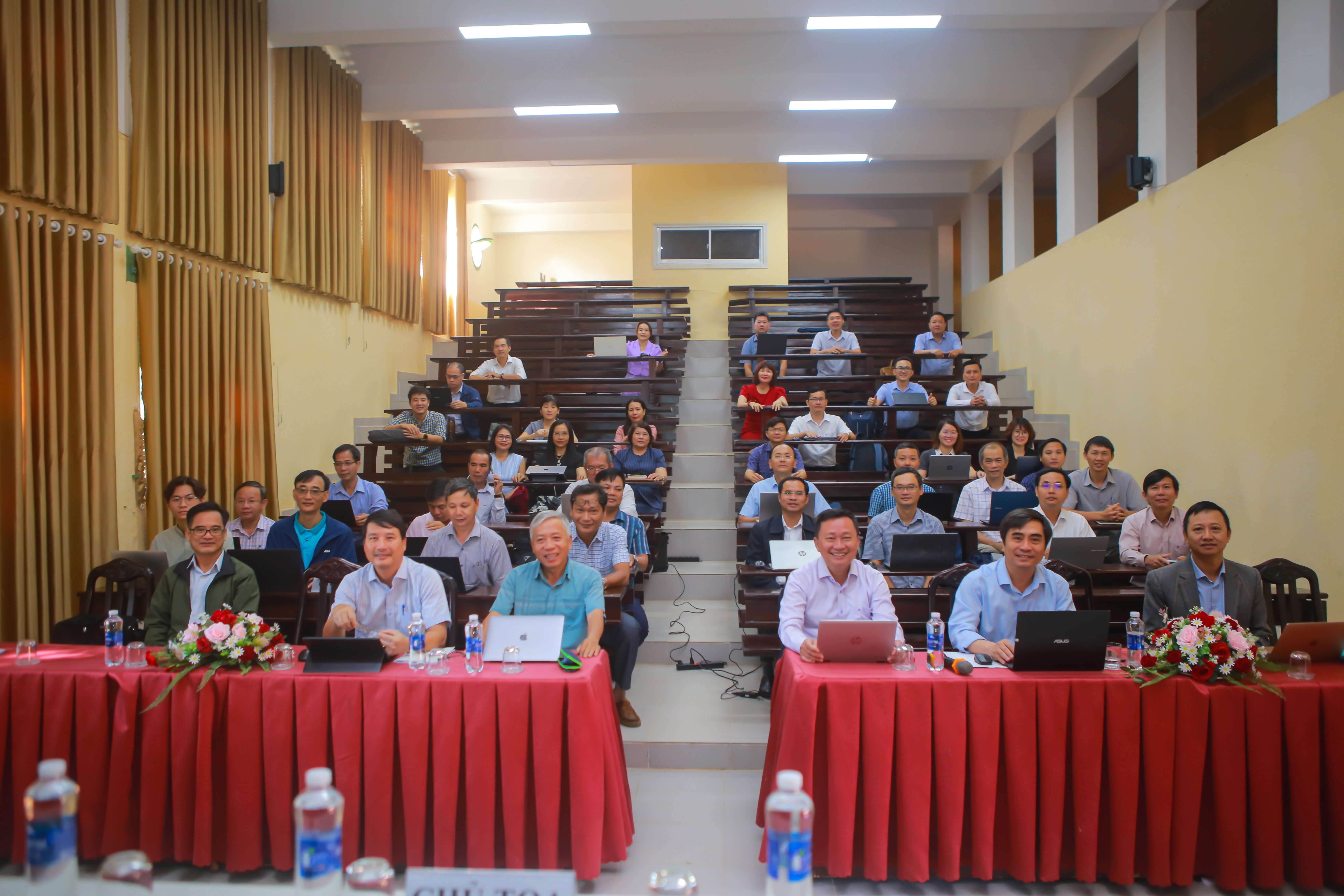 Trường Đại học Nha Trang tổ chức Hội nghị Tổng kết năm học 2024-2025