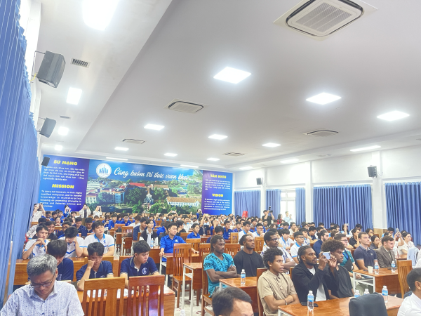 Trường Kỹ thuật và Công nghệ tổ chức Chương trình Chào đón sinh viên quốc tế và Ngày hội sinh viên nghiên cứu khoa học 2026