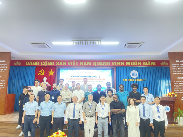 Trường Kỹ thuật và Công nghệ tổ chức Chương trình Chào đón sinh viên quốc tế và Ngày hội sinh viên nghiên cứu khoa học 2026